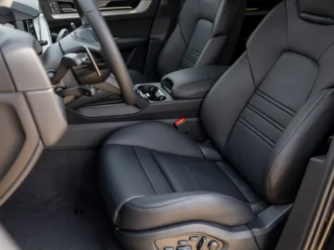 More photos of 2025 Porsche Cayenne Coupe at Porsche Austin, TX