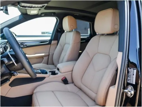 More photos of 2025 Porsche Macan at Porsche Austin, TX