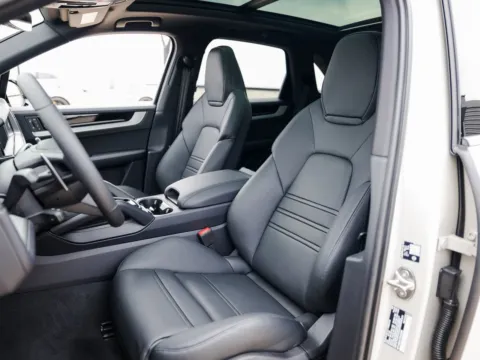 More photos of 2026 Porsche Cayenne S E-Hybrid at Porsche Austin, TX