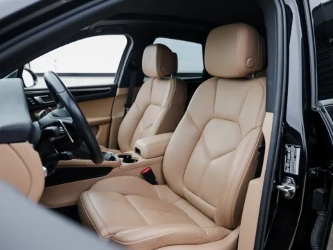 More photos of 2024 Porsche Macan at Porsche Austin, TX