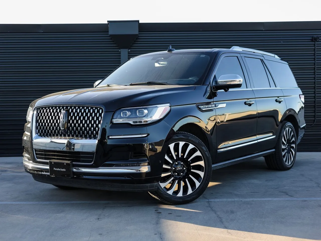 2024 Lincoln Navigator Black Label's photo