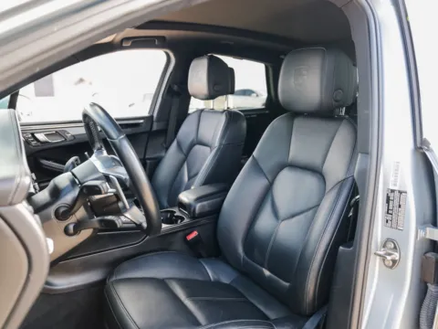 More photos of 2019 Porsche Macan at Porsche Austin, TX