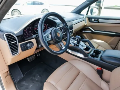 More photos of 2022 Porsche Cayenne Turbo at Porsche Austin, TX