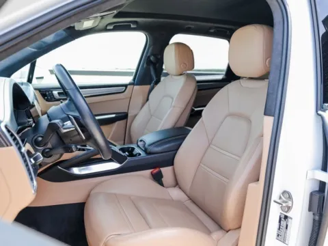 More photos of 2022 Porsche Cayenne Turbo at Porsche Austin, TX