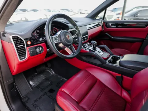 More photos of 2023 Porsche Cayenne at Porsche Austin, TX