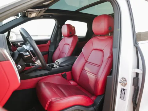 More photos of 2023 Porsche Cayenne at Porsche Austin, TX