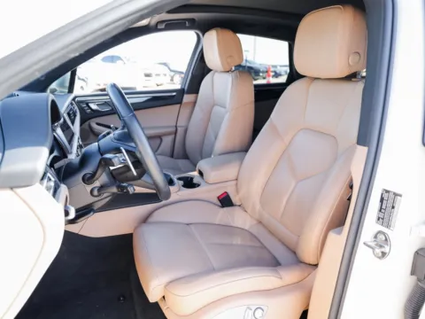 More photos of 2022 Porsche Macan S at Porsche Austin, TX