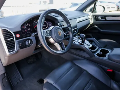 More photos of 2023 Porsche Cayenne Platinum Edition at Porsche Austin, TX