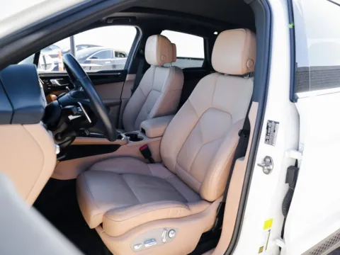 More photos of 2023 Porsche Macan at Porsche Austin, TX
