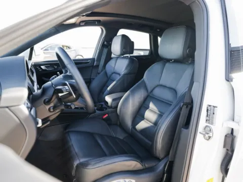 More photos of 2025 Porsche Macan at Porsche Austin, TX