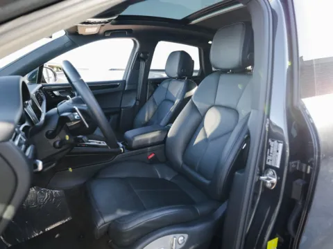 More photos of 2025 Porsche Macan at Porsche Austin, TX