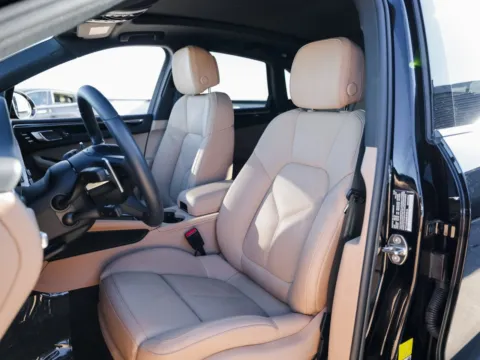 More photos of 2025 Porsche Macan at Porsche Austin, TX