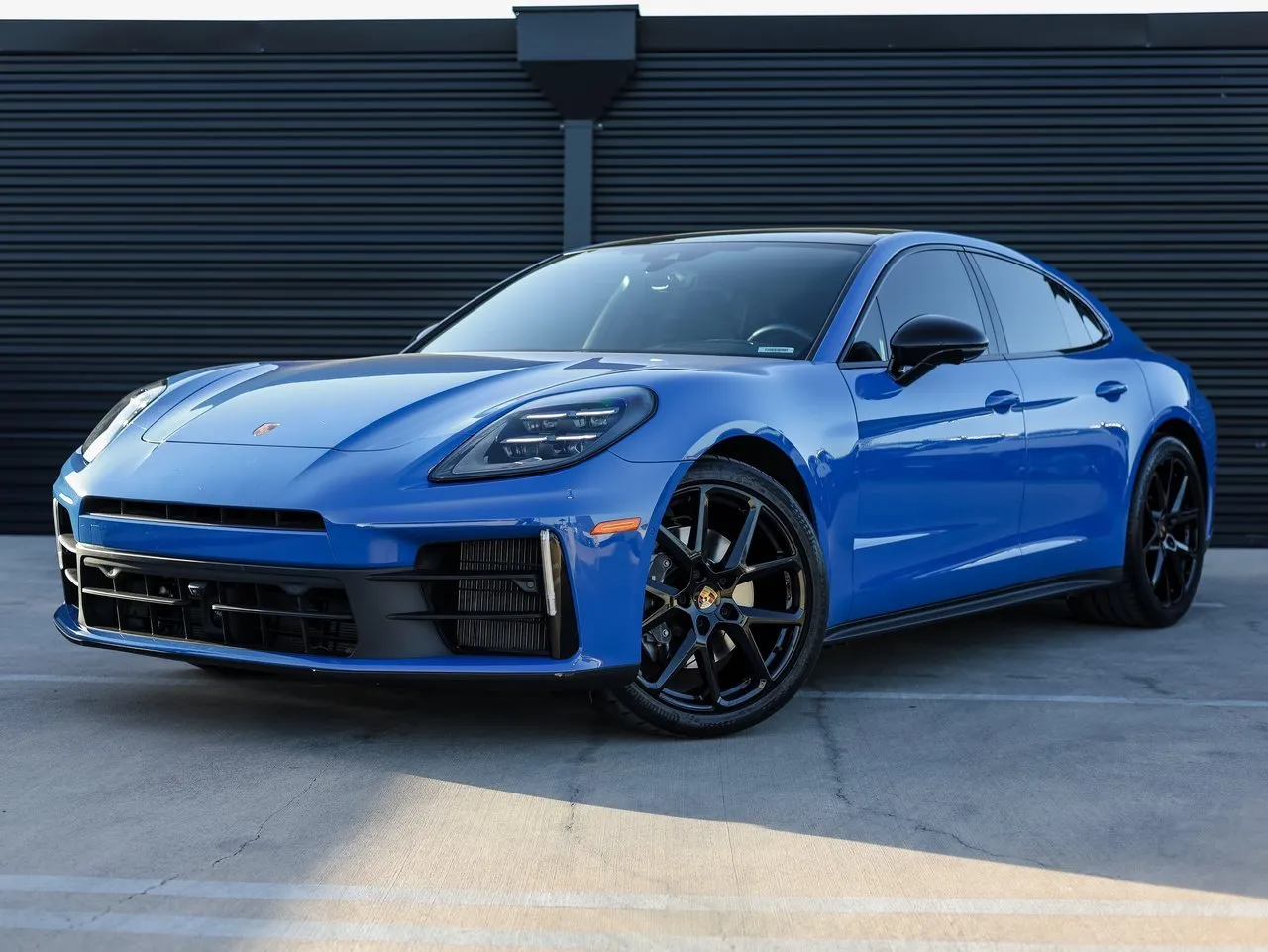 2025 Porsche Panamera Base's photo