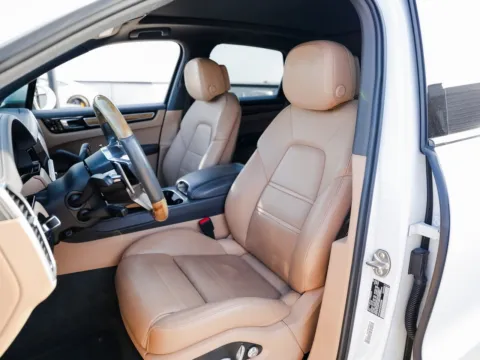 More photos of 2020 Porsche Cayenne at Porsche Austin, TX