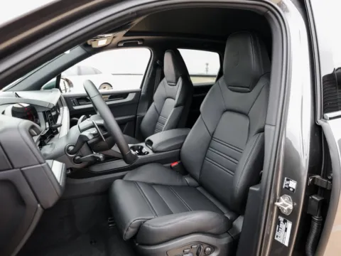 More photos of 2026 Porsche Cayenne S E-Hybrid at Porsche Austin, TX