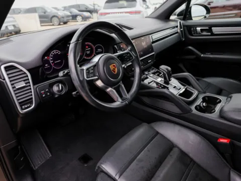 More photos of 2022 Porsche Cayenne Platinum Edition at Porsche Austin, TX