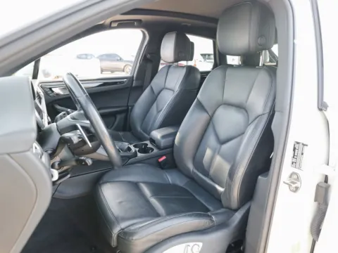 More photos of 2023 Porsche Macan at Porsche Austin, TX