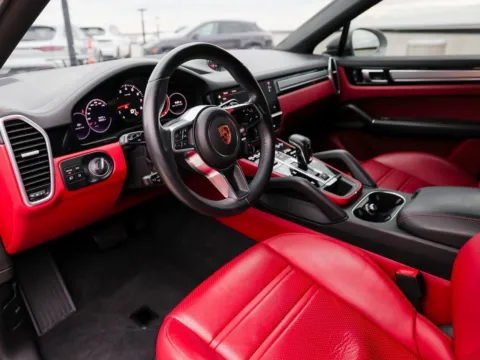 More photos of 2023 Porsche Cayenne Platinum Edition at Porsche Austin, TX