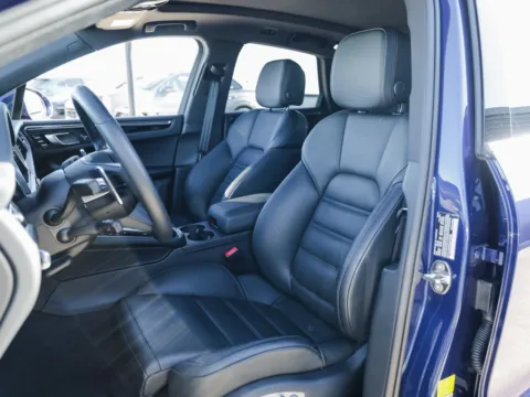 More photos of 2025 Porsche Macan at Porsche Austin, TX