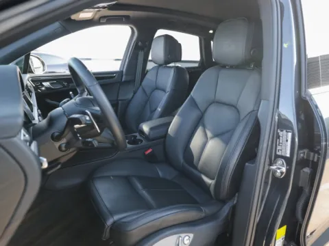 More photos of 2025 Porsche Macan at Porsche Austin, TX