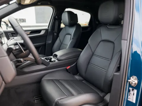 More photos of 2025 Porsche Cayenne Coupe at Porsche Austin, TX