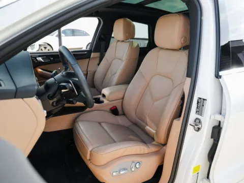 More photos of 2025 Porsche Macan at Porsche Austin, TX