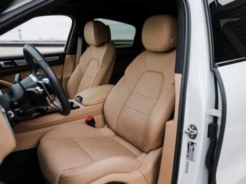 More photos of 2023 Porsche Cayenne Platinum Edition at Porsche Austin, TX