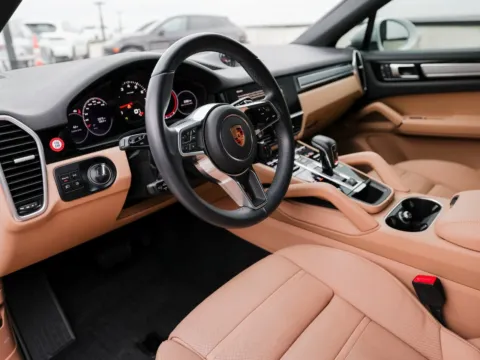 More photos of 2023 Porsche Cayenne Platinum Edition at Porsche Austin, TX