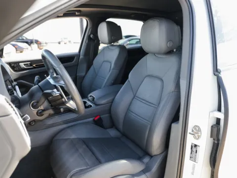 More photos of 2022 Porsche Cayenne at Porsche Austin, TX