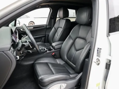 More photos of 2022 Porsche Macan at Porsche Austin, TX