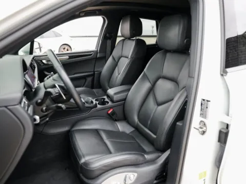 More photos of 2022 Porsche Macan at Porsche Austin, TX