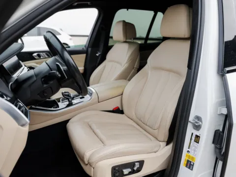 More photos of 2021 BMW X5 xDrive45e at Porsche Austin, TX