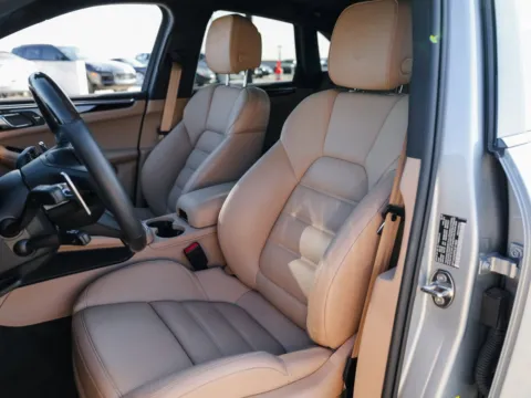 More photos of 2025 Porsche Macan at Porsche Austin, TX