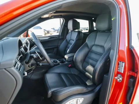 More photos of 2025 Porsche Macan at Porsche Austin, TX