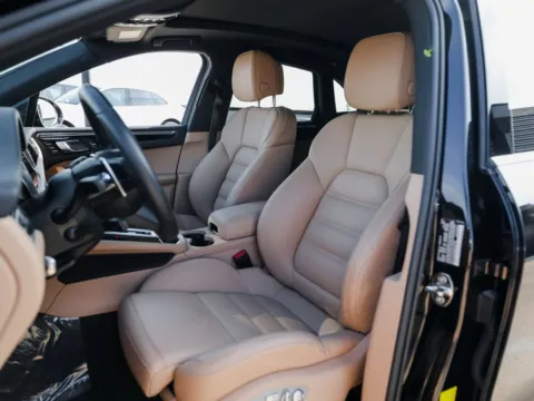More photos of 2025 Porsche Macan at Porsche Austin, TX
