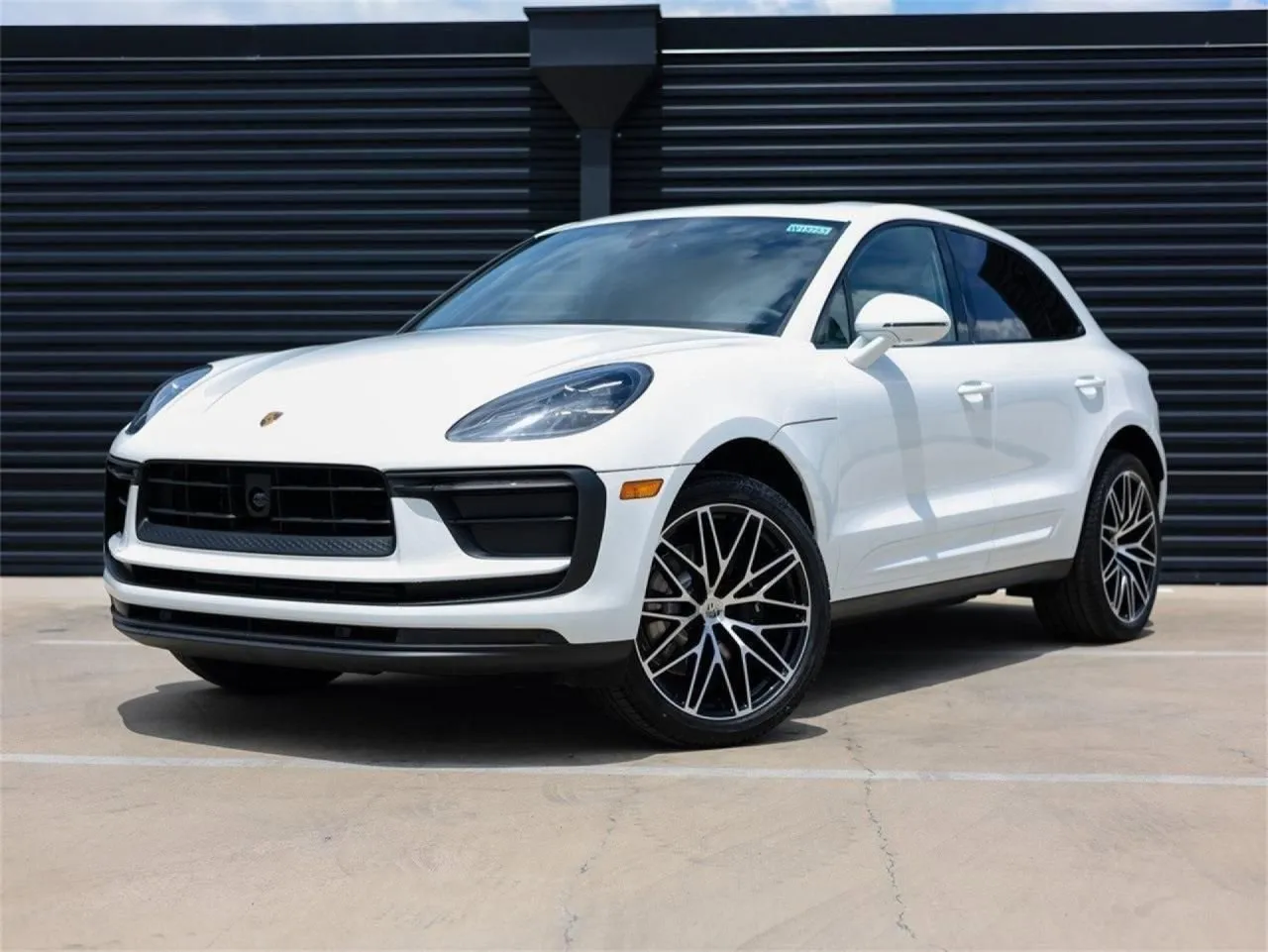 2025 Porsche Macan Base