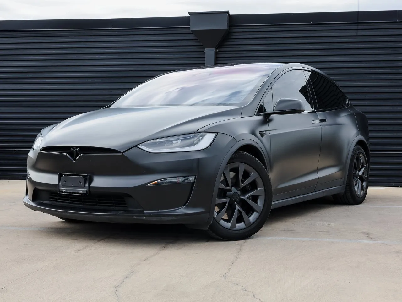 2024 Tesla Model X Standard's photo