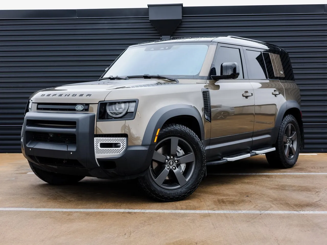 2020 Land Rover Defender SE