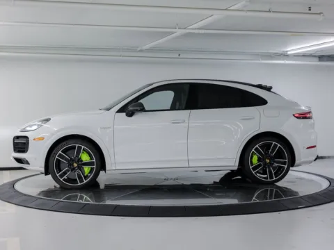 Photos of 2022 Porsche Cayenne Turbo S E-Hybrid for sale in Austin, TX at Porsche Austin