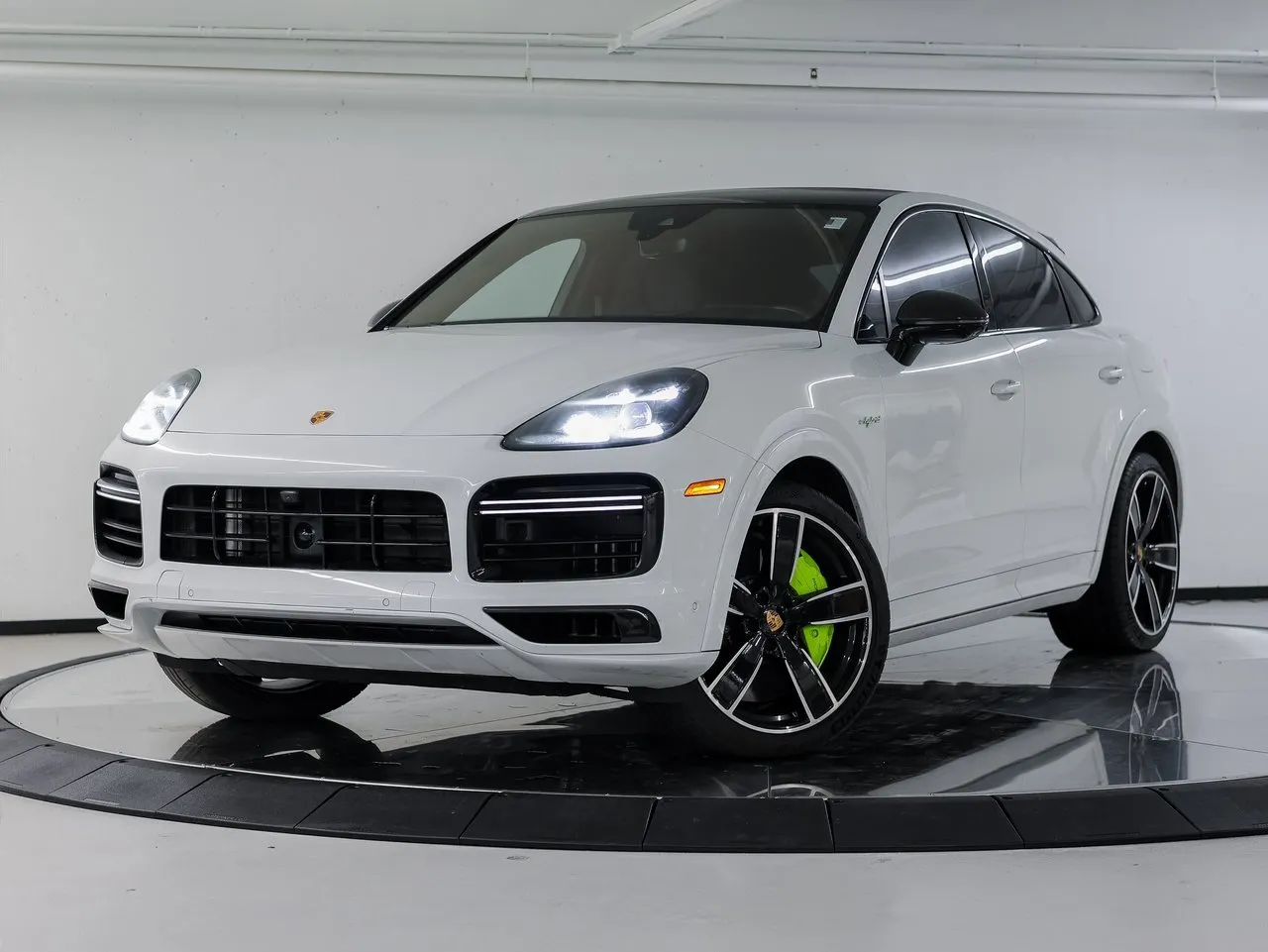 White 2022 Porsche Cayenne Turbo S E-Hybrid for sale in Austin, TX