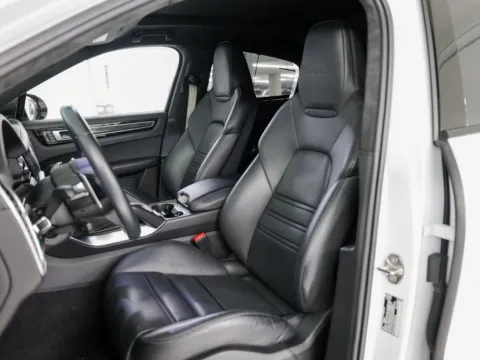 More photos of 2022 Porsche Cayenne Turbo S E-Hybrid at Porsche Austin, TX