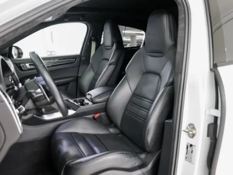 More photos of 2022 Porsche Cayenne Turbo S E-Hybrid at Porsche Austin, TX