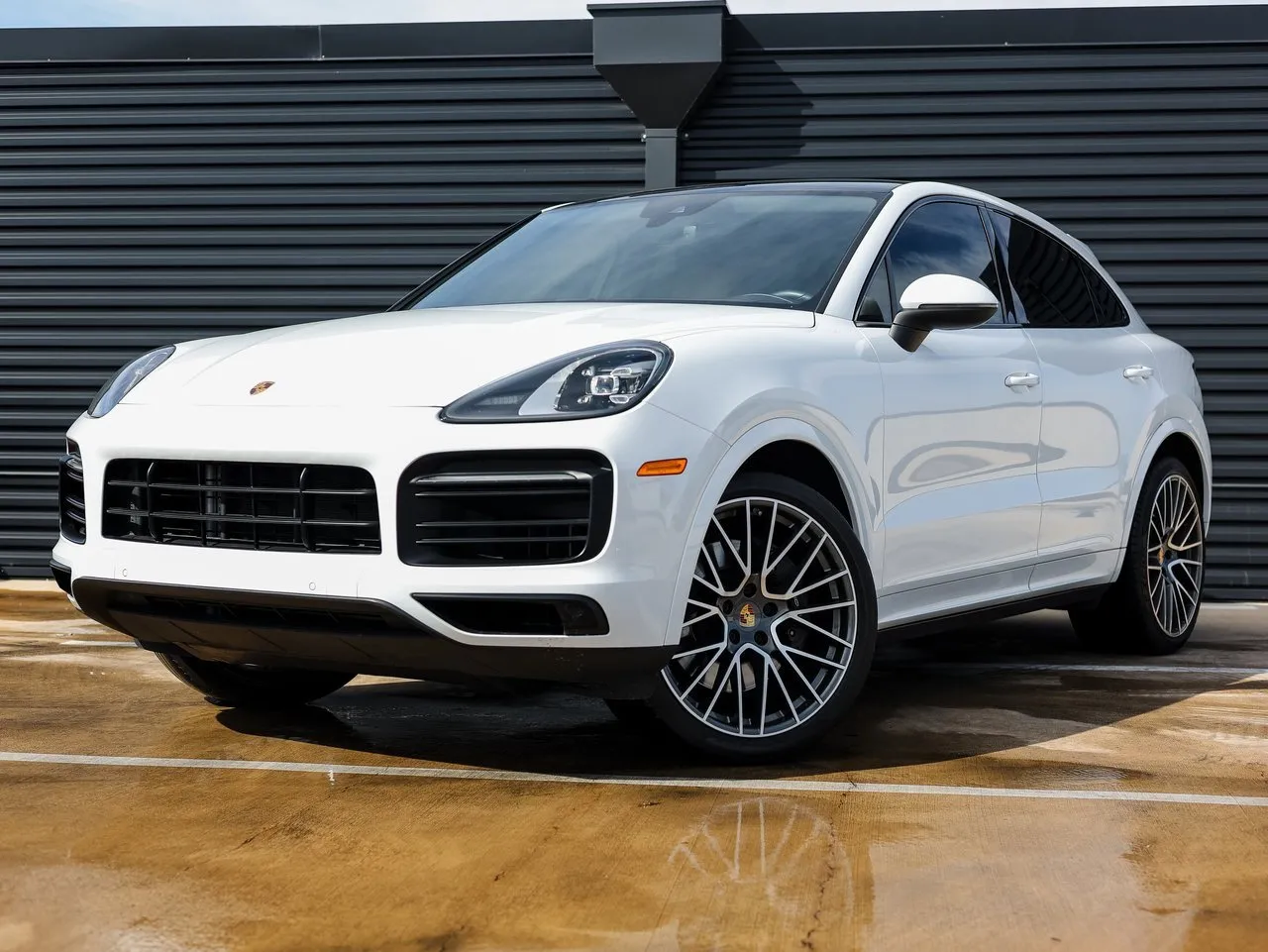 White 2022 Porsche Cayenne Platinum Edition for sale in Austin, TX