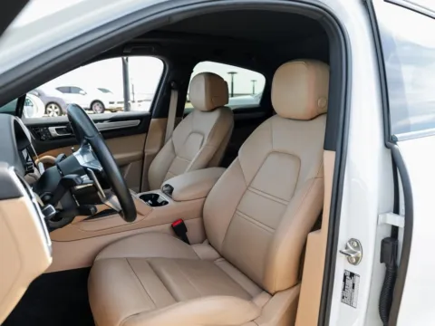 More photos of 2022 Porsche Cayenne Platinum Edition at Porsche Austin, TX