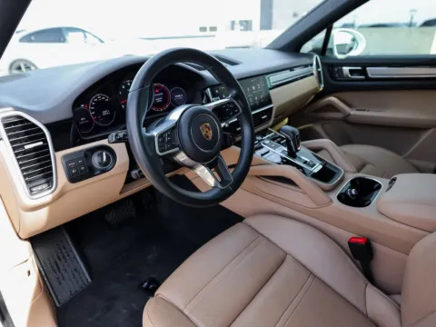 More photos of 2022 Porsche Cayenne Platinum Edition at Porsche Austin, TX
