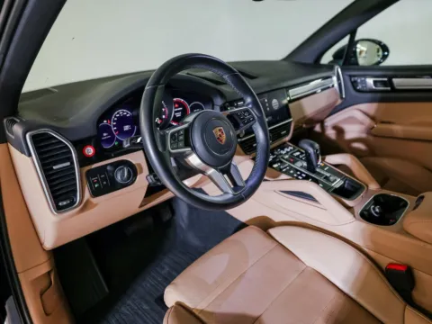 More photos of 2022 Porsche Cayenne Platinum Edition at Porsche Austin, TX