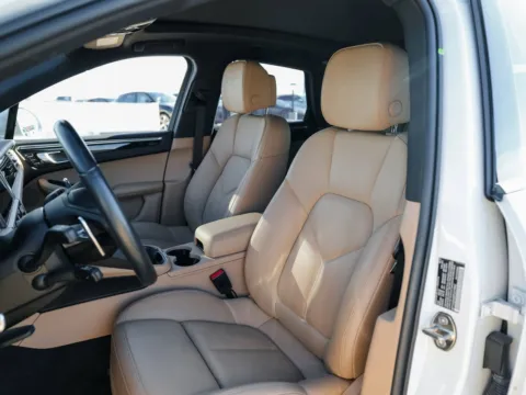 More photos of 2023 Porsche Macan at Porsche Austin, TX