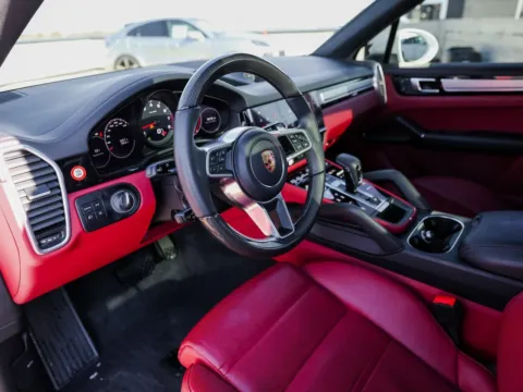 More photos of 2023 Porsche Cayenne Platinum Edition at Porsche Austin, TX