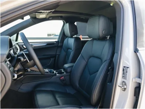 More photos of 2025 Porsche Macan at Porsche Austin, TX