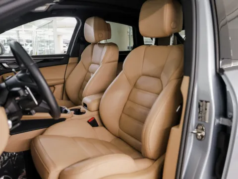 More photos of 2025 Porsche Macan at Porsche Austin, TX